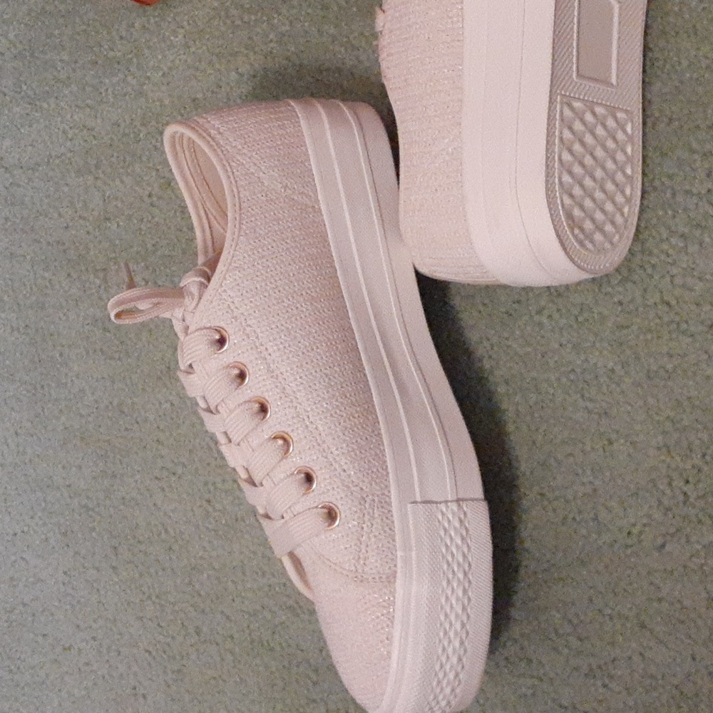 NWT, tan lace up shoes, size 9